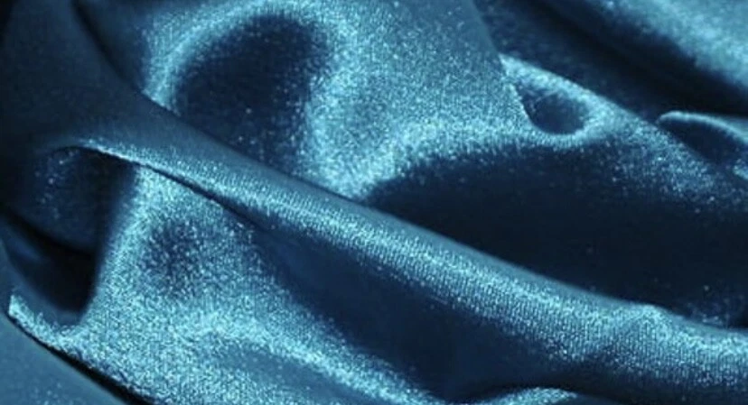 "Tela satinada trasera crepé verde azulado 60"" de ancho 100 % poliéster" Foto 1 de 1
