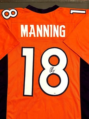 Camiseta de fútbol personalizada autografiada por Peyton Manning de los Denver Broncos con certificado de autenticidad Foto 1 de 4