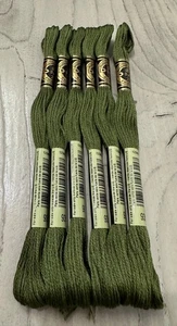 Rovere verde muschio #936 DMC Mouline Special 25 filo da ricamo 8M lotto di 6 - Foto 1 di 4
