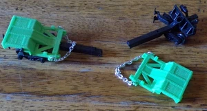 Train cars chain set of 2 connecter cars  untested - Picture 1 of 2