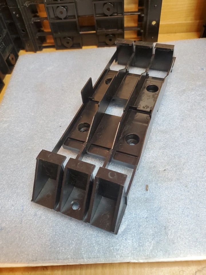 Siemens 13-A-4505-01 Top Barrier FOR PANLE TYPE BQD IN*STOCK*USA* READY TO SHIP  - Image 1 of 4