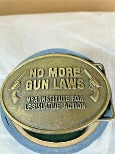 NO MÁS LEYES DE ARMAS - HEBILLA DE CINTURÓN NRA por NORMAN FOUNDRY - DALLAS - Imagen 1 de 4