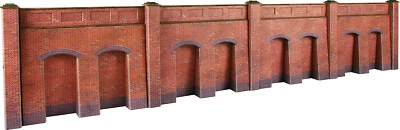 Metcalfe PO244 OO Gauge Red Brick Retaining Walls Card Kit - Image 1 of 3
