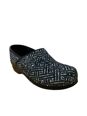 Zuecos daneses Sanita azul negro patrón geométrico gamuza talla 41 EE. UU. 10 Foto 1 de 4