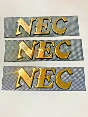 INSIGNIA NEC de metal vintage rara LEER Foto 1 de 4