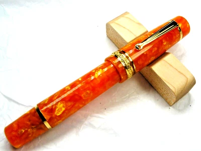 DELTA DV ORIGINAL ORO OVERSIZE FOUNTAIN PEN #8 14K MEDIUM NIB - Image 1 of 4