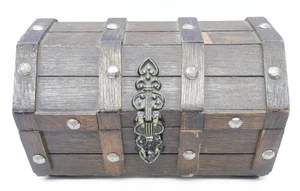 Vintage Holz Piraten Schatztruhe Schmuckkästchen 7,25 Zoll breit - Bild 1 von 7