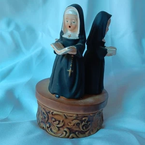 Caja de música de colección Price Imports 3 monjas cantando "FUNCIONA" USADA EN EXCELENTE ESTADO - Imagen 1 de 7