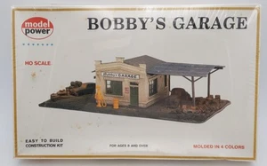 Model Power 483 HO Bobby''s Garage Molded In 4 Colors Building Kit - Picture 1 of 1