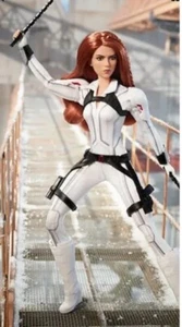 Black Widow Barbie Doll Marvel Platinum Label Doll NRFB Scarlett Johansson SALE! - Foto 1 di 6