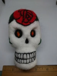 Needle felted sugar Skull Wool Fiber art - Gift - Dia De Los Muertos - Handmade - Picture 1 of 6