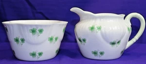 LOVELY ROYAL YORK FINE BONE CHINA CREAMER & SUGAR BOWL PETITE SHAMROCK ENGLAND - Picture 1 of 7