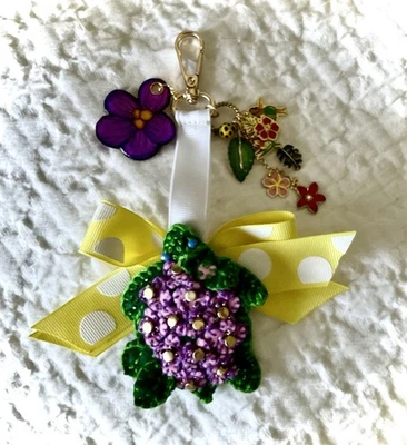 Bolso Tortuga Fieltro Floral Dije Y Llavero ÚNICO EN SU CLASE Foto 1 de 4