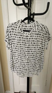 Jane & Delancey Button Up Shirt Women M White Black Birds Pintuck Roll Tab Plus - Picture 1 of 9