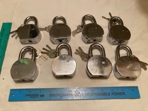 NUOVO - LOTTO ALL'INGROSSO DI LUCCHETTI 8 KD acciaio temprato 3 chiavi RESISTENTI ALLE INTEMPERIE - Foto 1 di 10