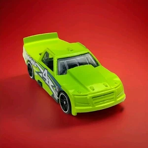 Hot Wheels Car Circle Trucker 2010 - Picture 1 of 9