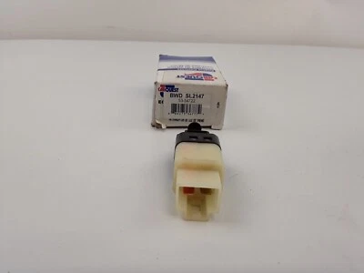 Interruptor de luz de freno BWD SL2067 para Chevrolet, Suzuki, Pontiac Foto 1 de 4