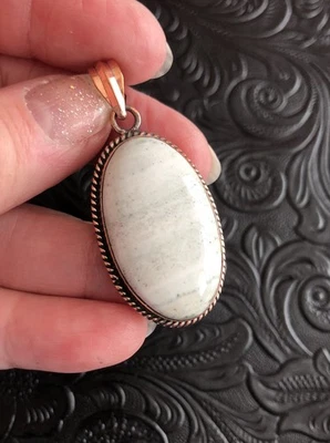 "Colgante de cobre ágata con bandas blancas de 2"" hecho artesanalmente" Foto 1 de 4