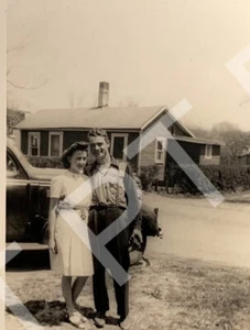 Vintage Foto liebevolle hübsche Frau & hübscher junger Mann von Oldtimer 40er Jahre - Bild 1 von 3