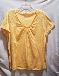 SZ 1X ST JOHN'S BAY WOMAN YELLOW V-NECK SHIRT TOP, LACE EMBELLISHMENT, EUC - Picture 1 of 6