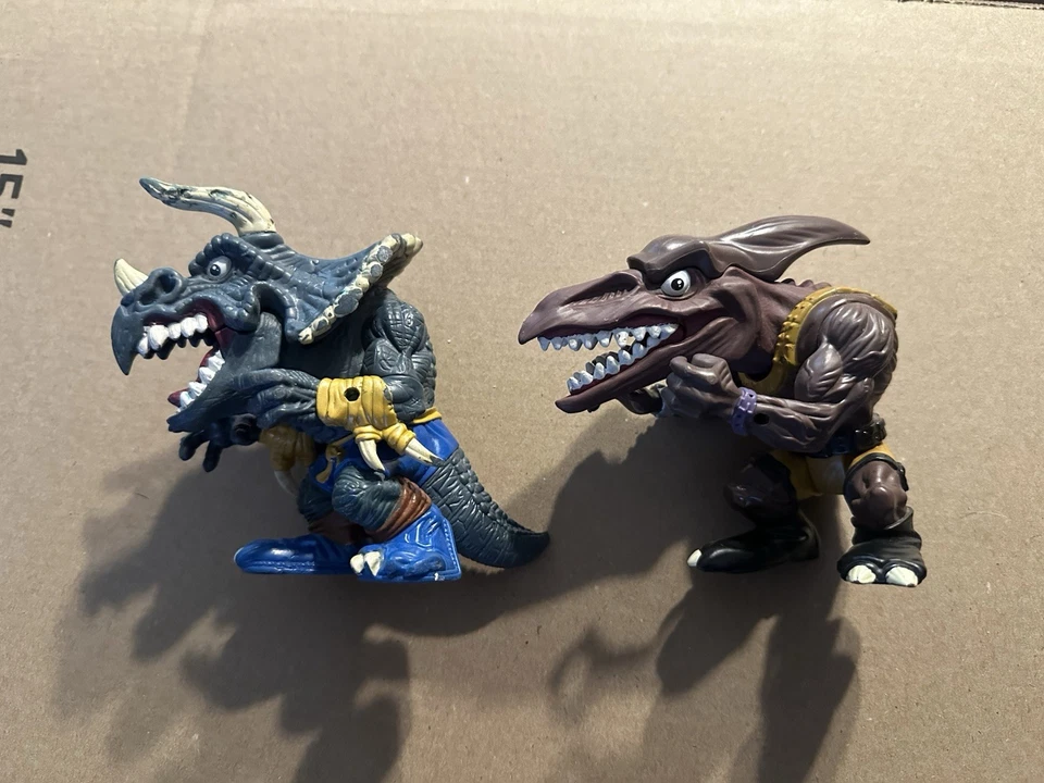 Lote de figuras Extreme Dinosaurs Bullzeye & Spike de colección Street Sharks 1996 Foto 1 de 4