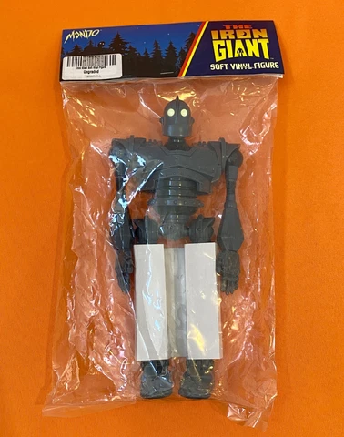 THE IRON GIANT SOFT VINYL FIGURE - MONDO COLLECTOR'S MODEL SOFUBI - MINT IN BAG! Cover