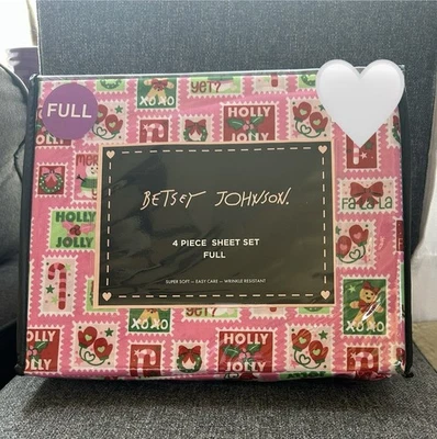 Новый! Полный комплект из 4 рождественских простыней с пряниками Holly Jolly Betsey Johnson розовый - Изображение 1 из 4