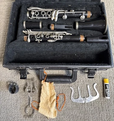 Vito-Reso-Tone 3 Made in USA Student Clarinet with Hard Case Extras - Image 1 of 4