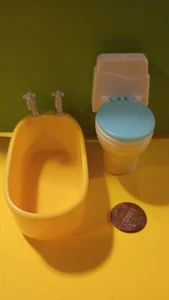 Puppenhaus Toilette und Badewanne aus Kunststoff - Bild 1 von 7