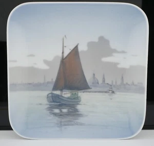 Lovely Royal Copenhagen Dish 3466 The Harbour Front - Picture 1 of 2