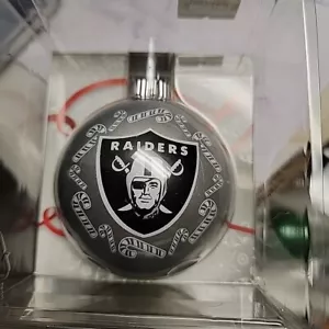 Oakland Raiders NFL Silver Ball Christmas Tree Hanging Ornament - Bild 1 von 1