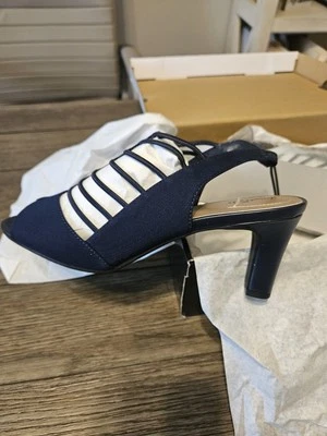 Tacones con tiras azul marino de East 5th damas talla 9 1/2 M nuevos con etiquetas Foto 1 de 4