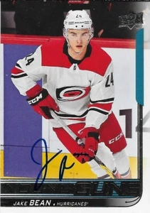 Tarjeta de novato firmada de Jake Bean Carolina Hurricanes 2018-19 UD Young Guns - Imagen 1 de 2