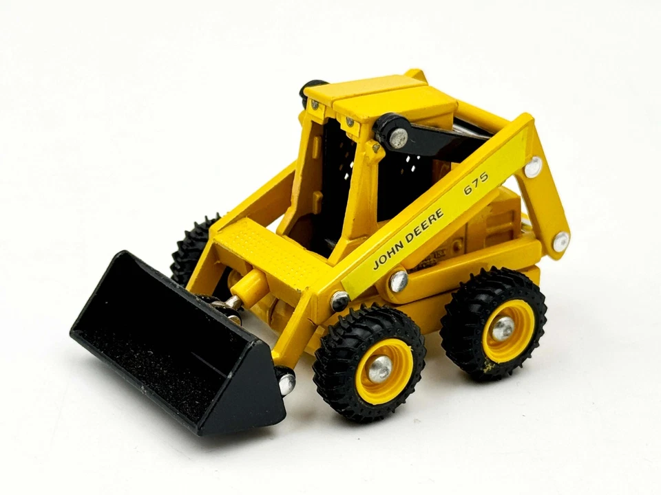 1/64 JOHN DEERE 675 SKID STEER LOADER - Image 1 of 1