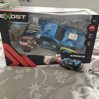 Exost Xmoke 2Ghz ferngesteuertes RC Auto mit LED-Leuchten & echtem Raucheffekt. Blau - Bild 1 von 4
