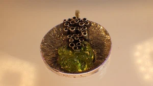 Bonito colgante de olivino de diseño plata de ley 925 diseño orgánico alrededor de 1960 - Imagen 1 de 8