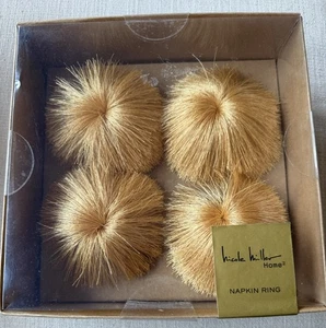 NUEVO EN CAJA 4 anillos servilleteros Nicole Miller Home color ámbar con pompones tenues y diseños dorados - Imagen 1 de 7