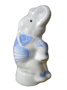 Hand made blue and white porcelain elephant figurine - Picture 1 of 6