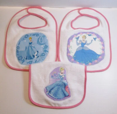 Lindos Baberos Bebé Princesas-Rosa Borde-Juego de 3-Personalizados por Pizazz Creations-Nuevo Foto 1 de 4