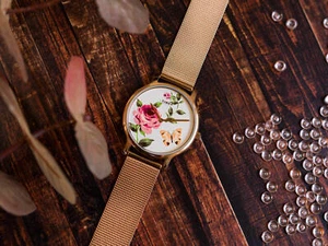 New Ladies Timex Full Bloom Rose Gold Butterfly & Rose Dial Mesh Bracelet Watch - Imagen 1 de 5