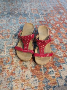Vionic Wedge Sandal Maggie Womens 7  WIDE Red Slip On Triangle Studded Shoe - Picture 1 of 9