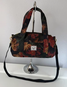 Borsa borsone Herschel nera floreale medio volume Sutton 12x6 - Foto 1 di 10
