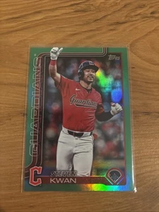 STEVEN KWAN 2025 TOPPS SERIE DUE GUARDIANI LAMINA VERDE /99 Q3250 - Foto 1 di 2