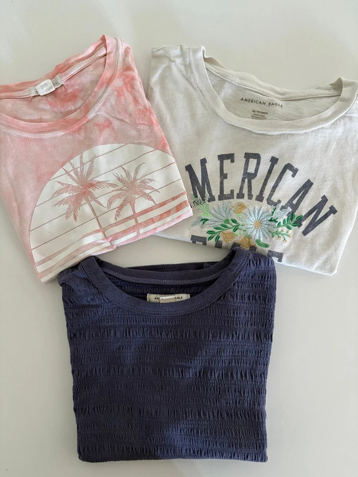 Lote De 3 Camisetas Mujer Adolescente XS American Eagle/Billabong Blanco, Azul, Tie Dye Foto 1 de 4