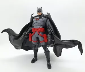 McFarlane Toys Flashpoint Batman Dedicated Wire Black Cape - Picture 1 of 12