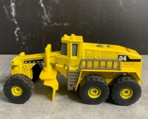 2016 Hasbro Tonka 4” Yellow Diecast Road Grader Construction Truck #08211 - Picture 1 of 8