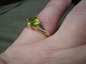 14K Yellow Gold Ladies Peridot & 6 Diamond Ring 3.6 Grams August Birthstone - Picture 1 of 5
