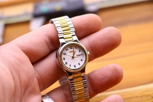 Ladies seiko two tone day date wrist watch white dial 7n83-0131 24mm case - Picture 1 of 7