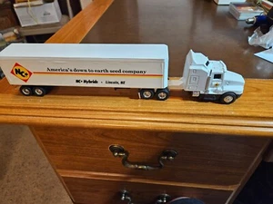 NC+ Hybrids - 1/64 Ertl Kenworth T600A Semi Tractor/Trailer Toy Truck - NIB - Picture 1 of 11