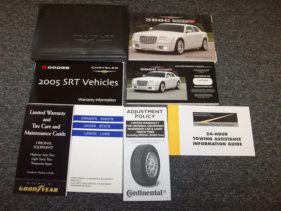 2005 Chrysler 300C SRT8 Sedan Owner Owner's Operator User Guide Manual Set 5.7L Foto 1 de 1
